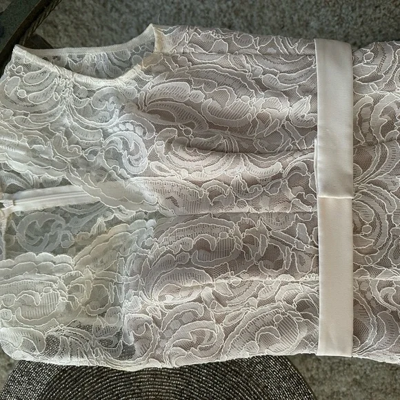 Elegant White Lace Dress with Belt - Picture 9 of 12
